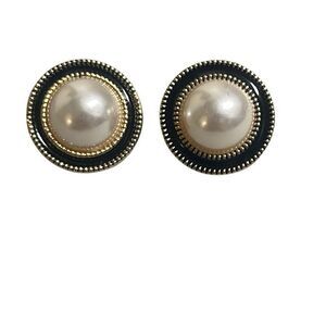 Simulated Pearl Gold Tone Clip On Earrings Elegant Luxury Demure‎ Preppy NEW